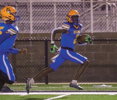 Kemper County High School’s Aidan Burrage returns a kickoff for a touchdown.